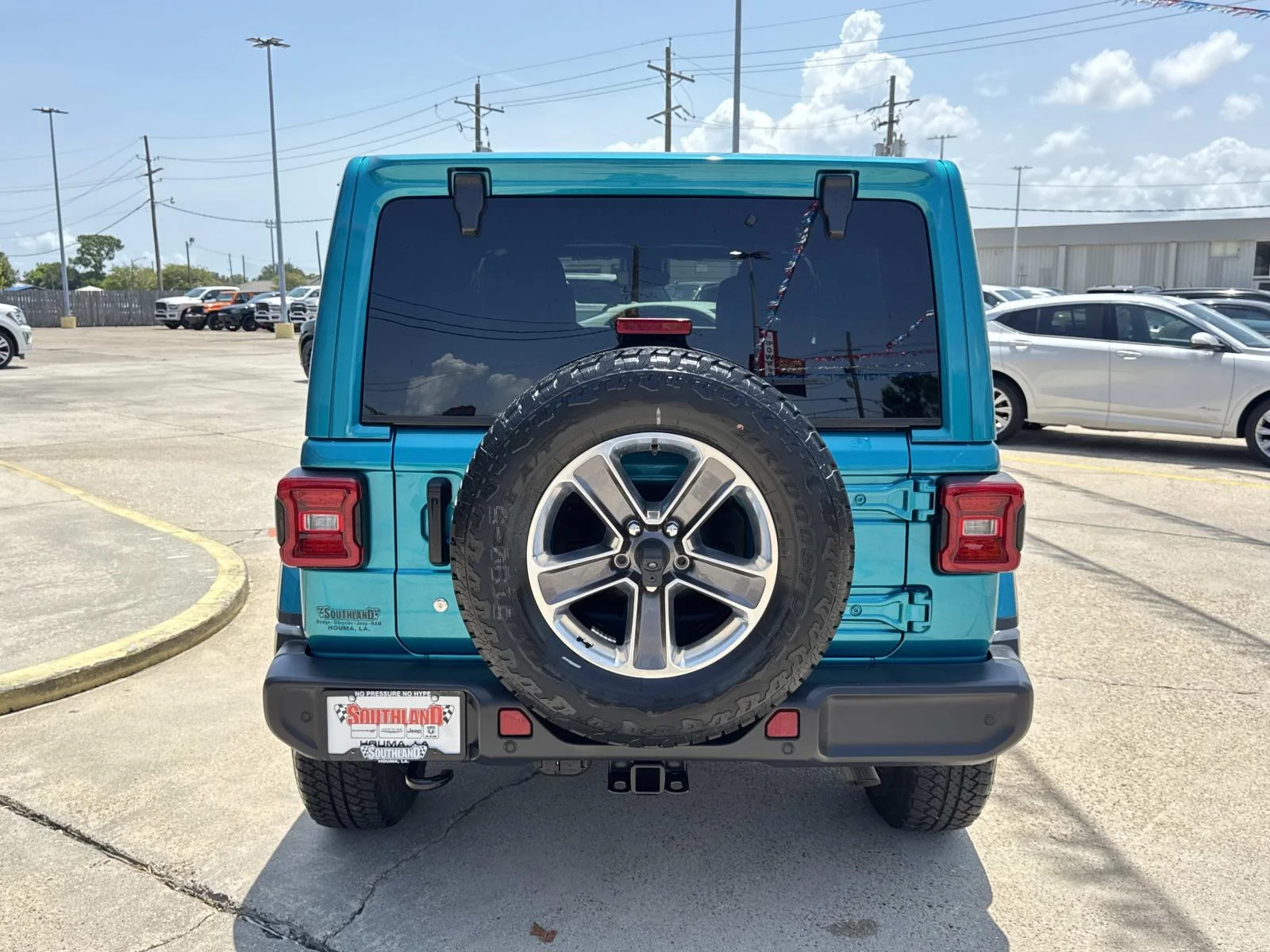 Used 2020 Green Jeep Sahara image 6