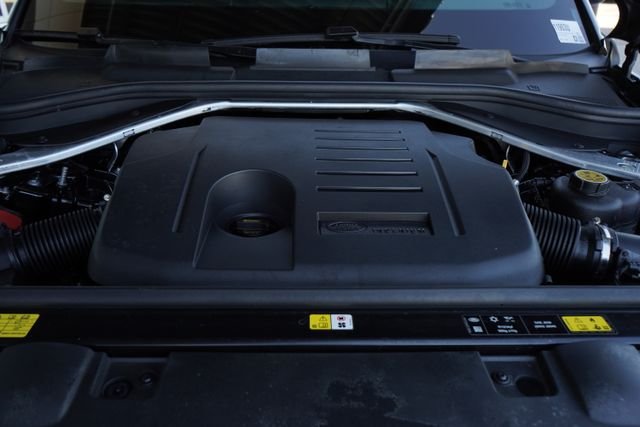 Used 2024  Land Rover Dynamic SE image 30