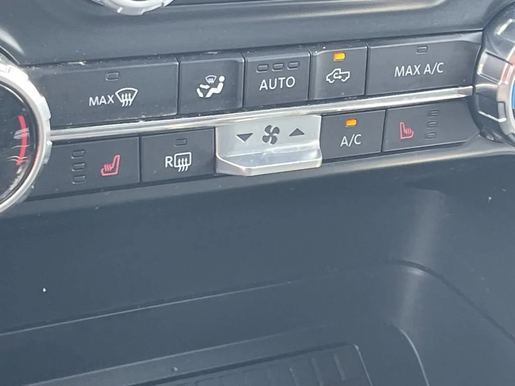 Used 2024 Black Ford XLT image 17