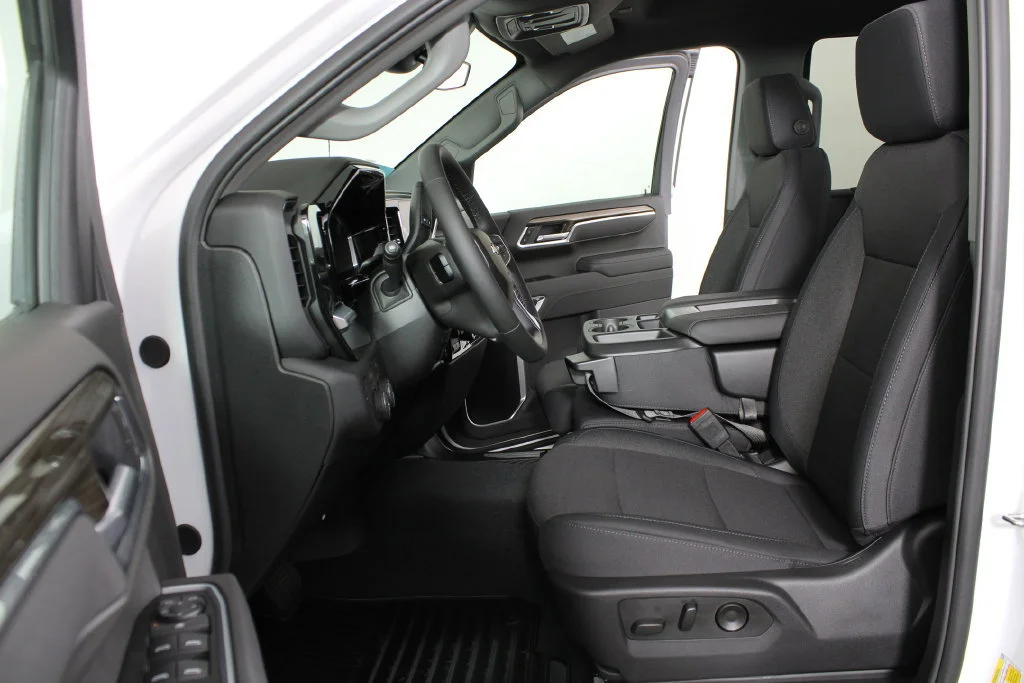New 2026 Summit White Chevrolet LT (2FL) image 22
