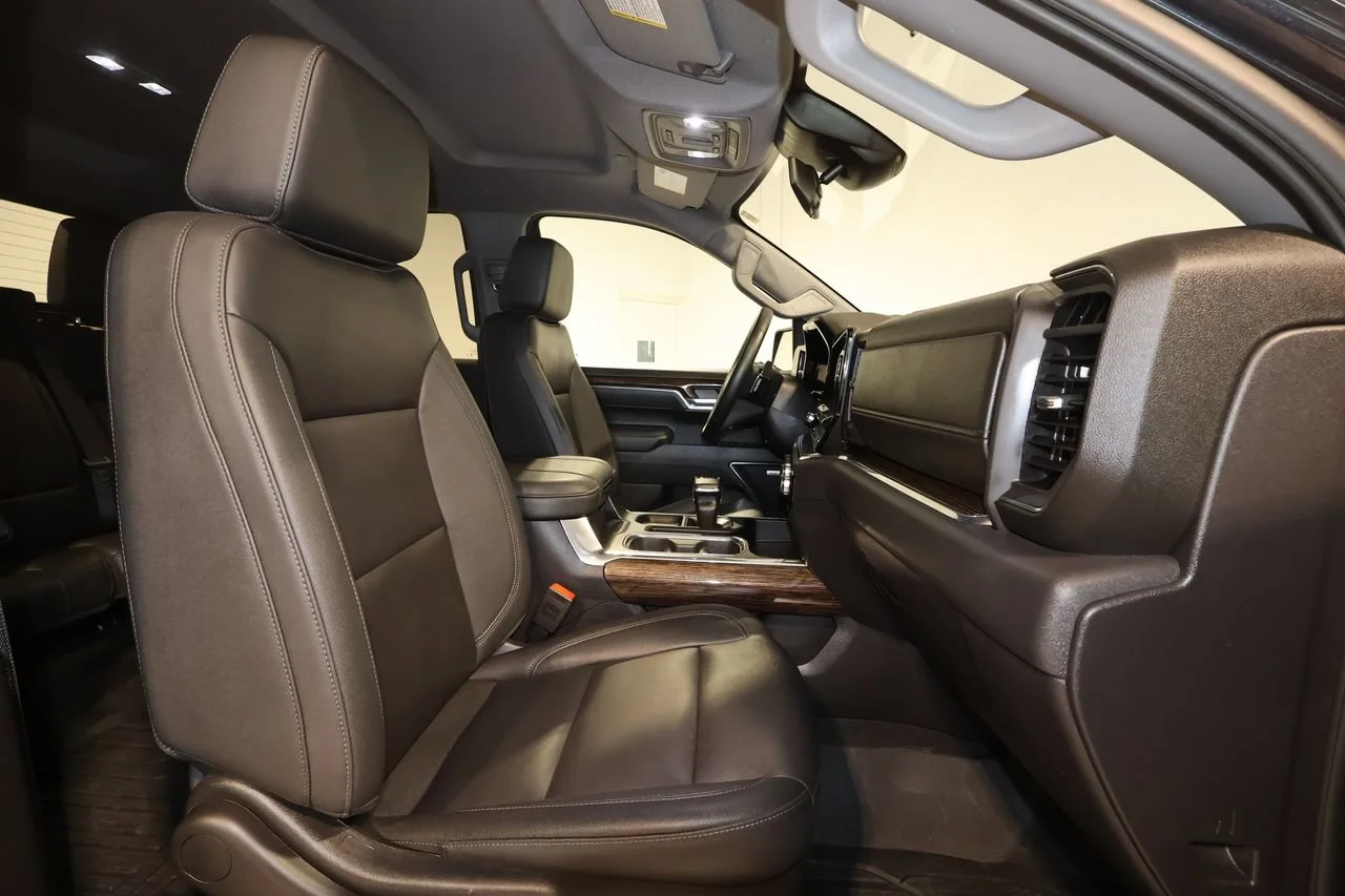 Used 2024 Titanium Rush Metallic GMC Elevation image 27