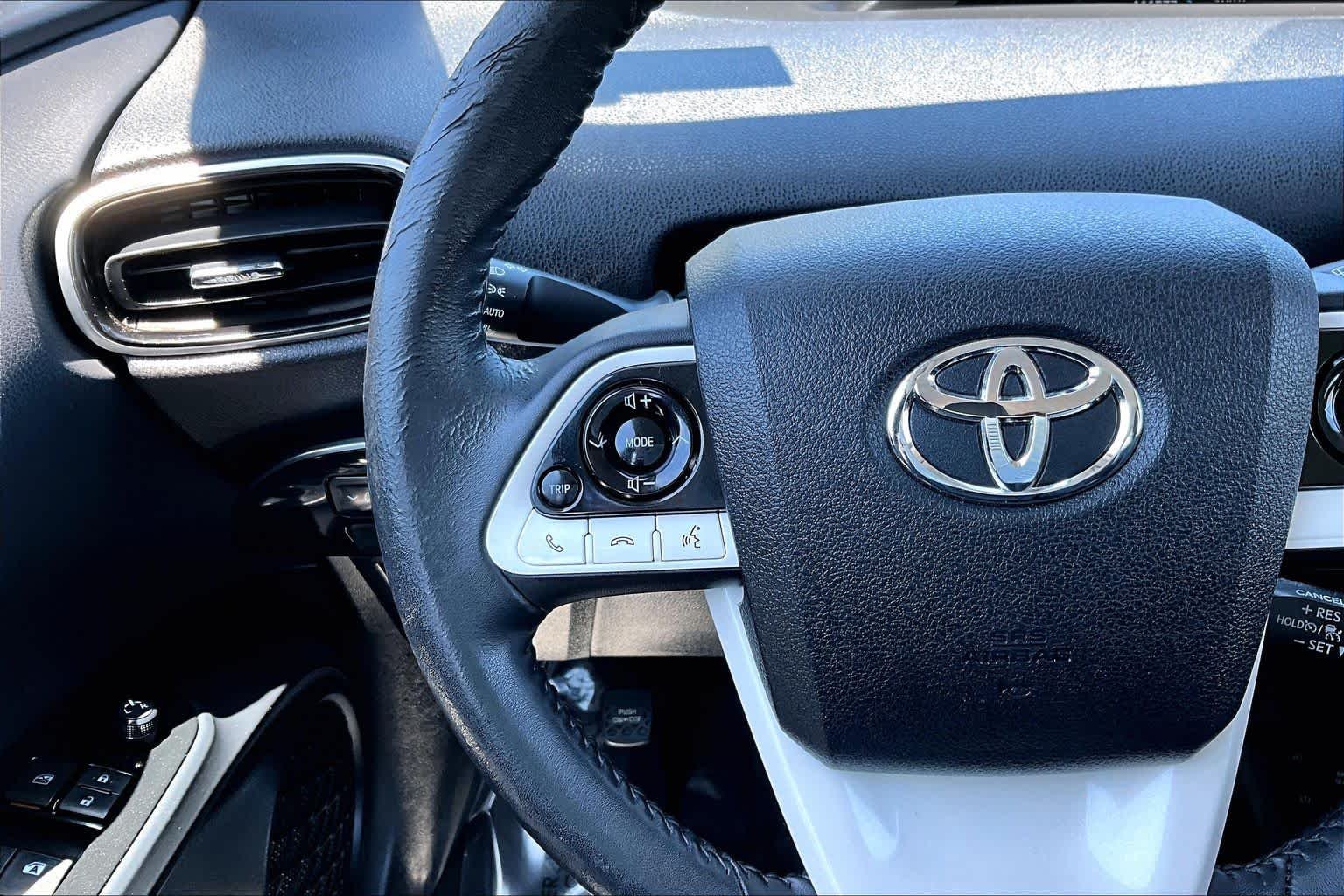 Used 2017 Titanium Glow Toyota Premium image 24