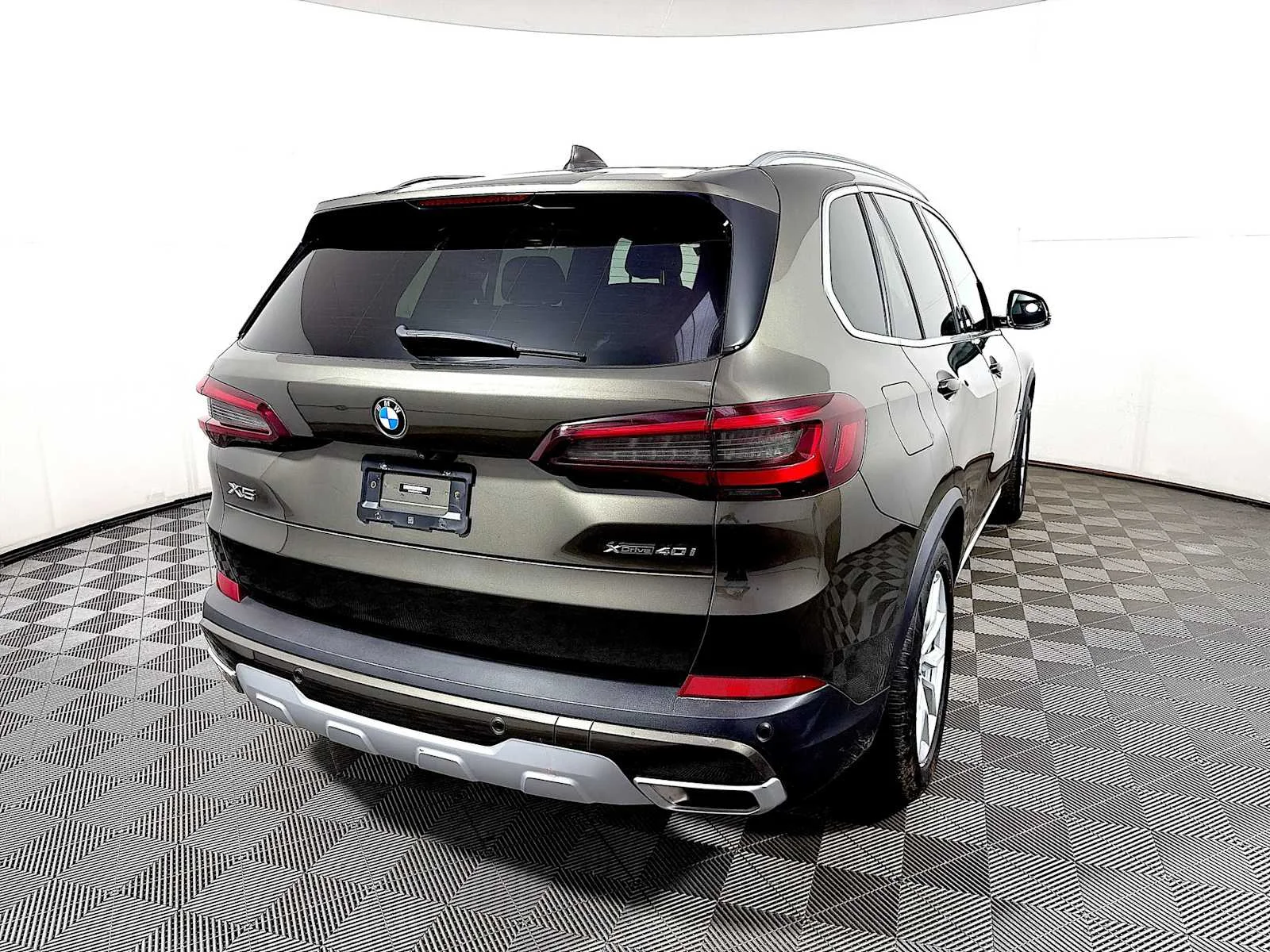 Certified Used 2023 Manhattan Green Metallic BMW xDrive40i image 6