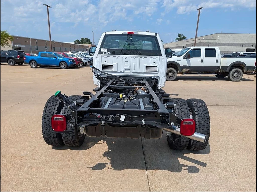 New 2026 Oxford White Ford F-550® XL image 3