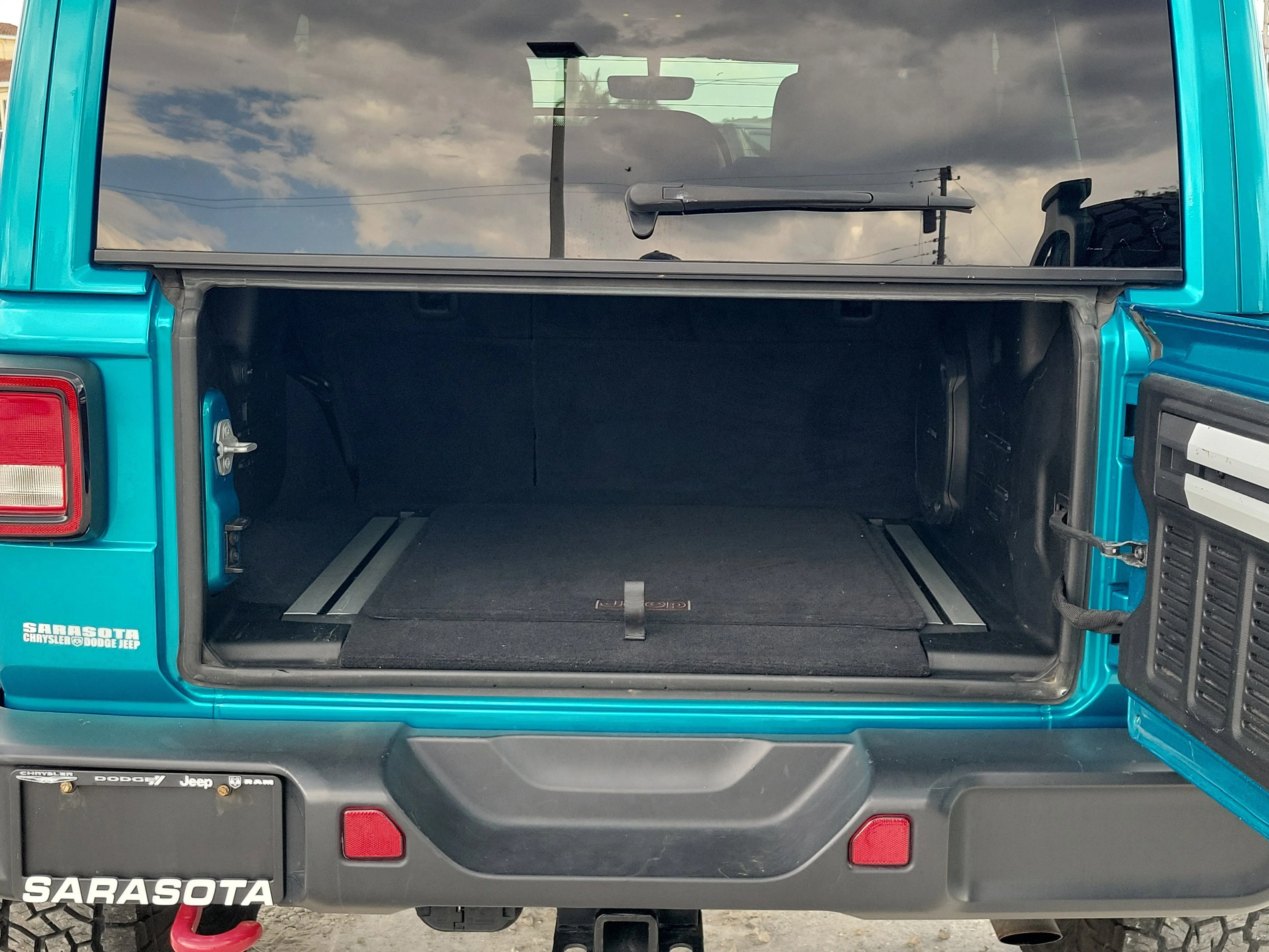 Used 2019 Bikini Pearlcoat Jeep Rubicon image 12