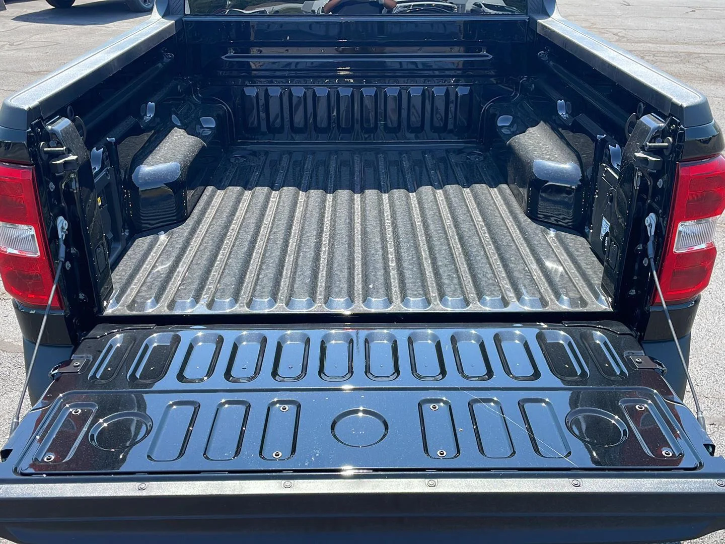 New 2026 Shadow Black Ford XLT image 28