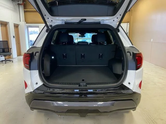 New 2026 Summit White GMC AT4 image 17