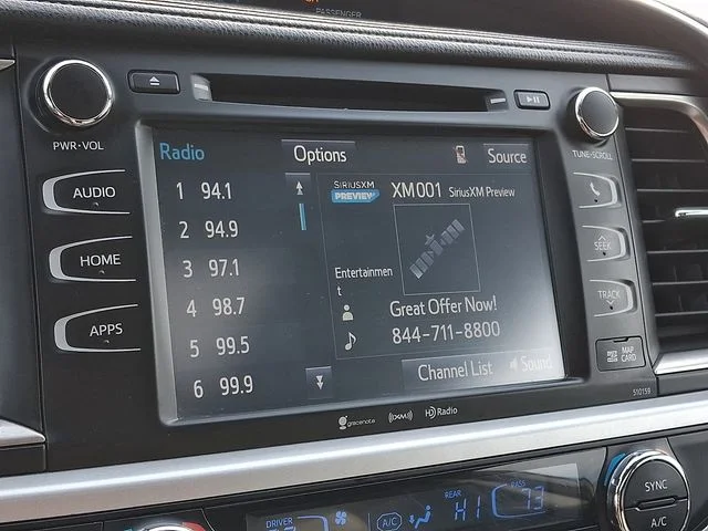 Used 2016 Blue Toyota XLE V6 image 17
