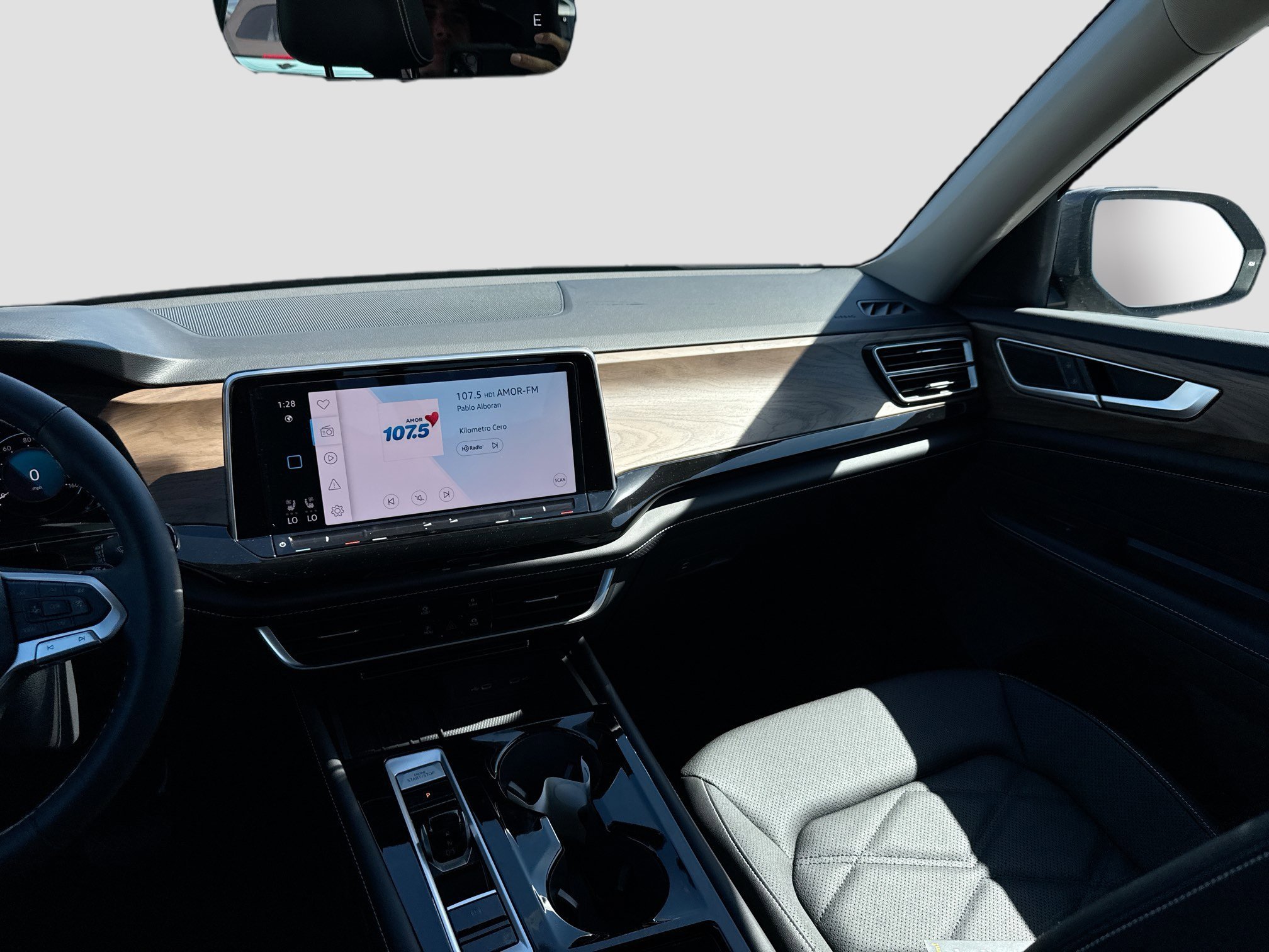 2026 Volkswagen Atlas SE w/Tech - Photo 19