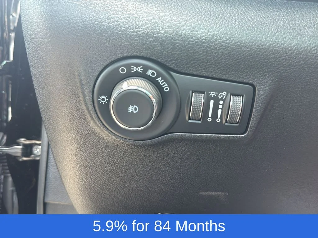 New 2026 Black Jeep Latitude image 21