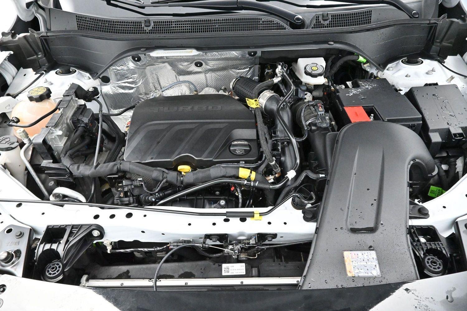 Used 2025 Summit White Chevrolet ACTIV image 34