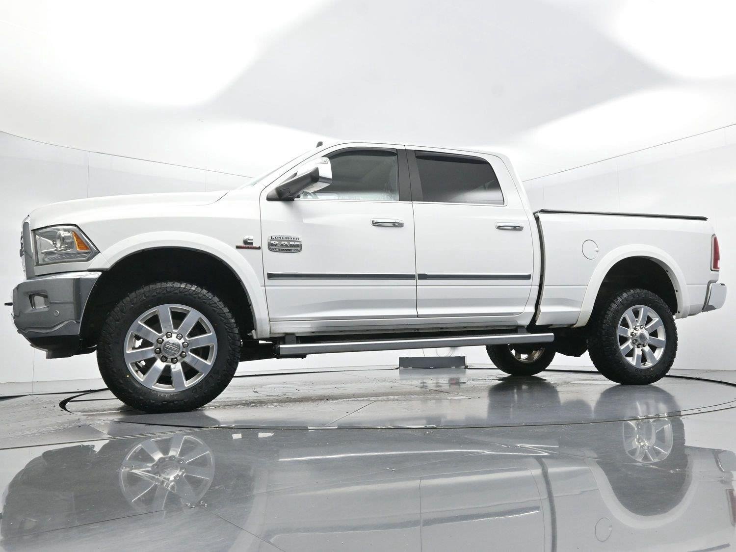 Used 2018 Bright White Clearcoat Ram Longhorn image 49