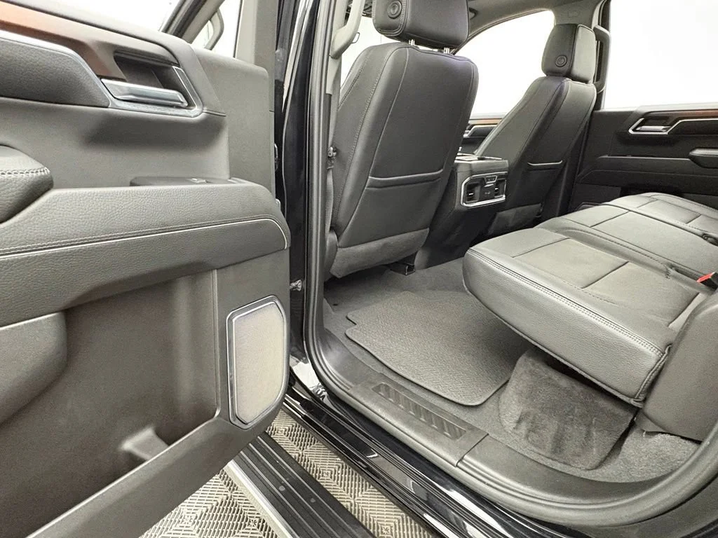 Used 2024 Onyx Black GMC Denali image 39