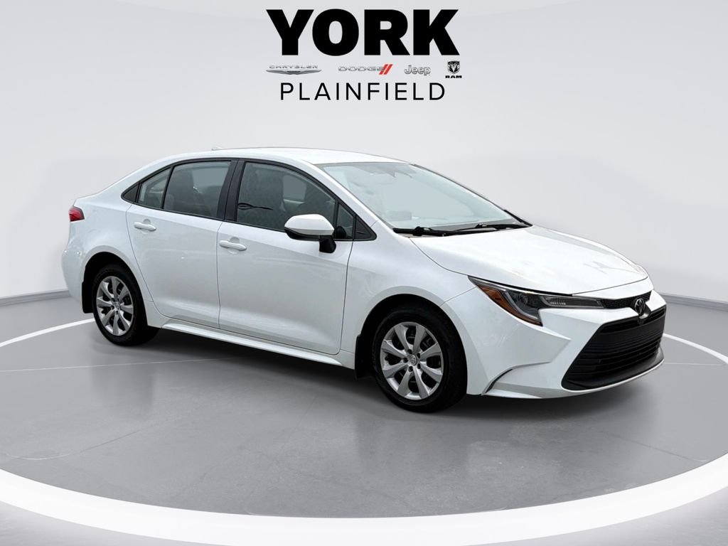 Used 2025 White Toyota LE image 3