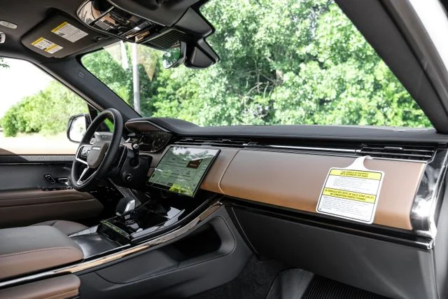New 2026  Land Rover SE image 15