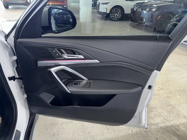 Used 2023 White Metallic BMW xDrive28i image 9