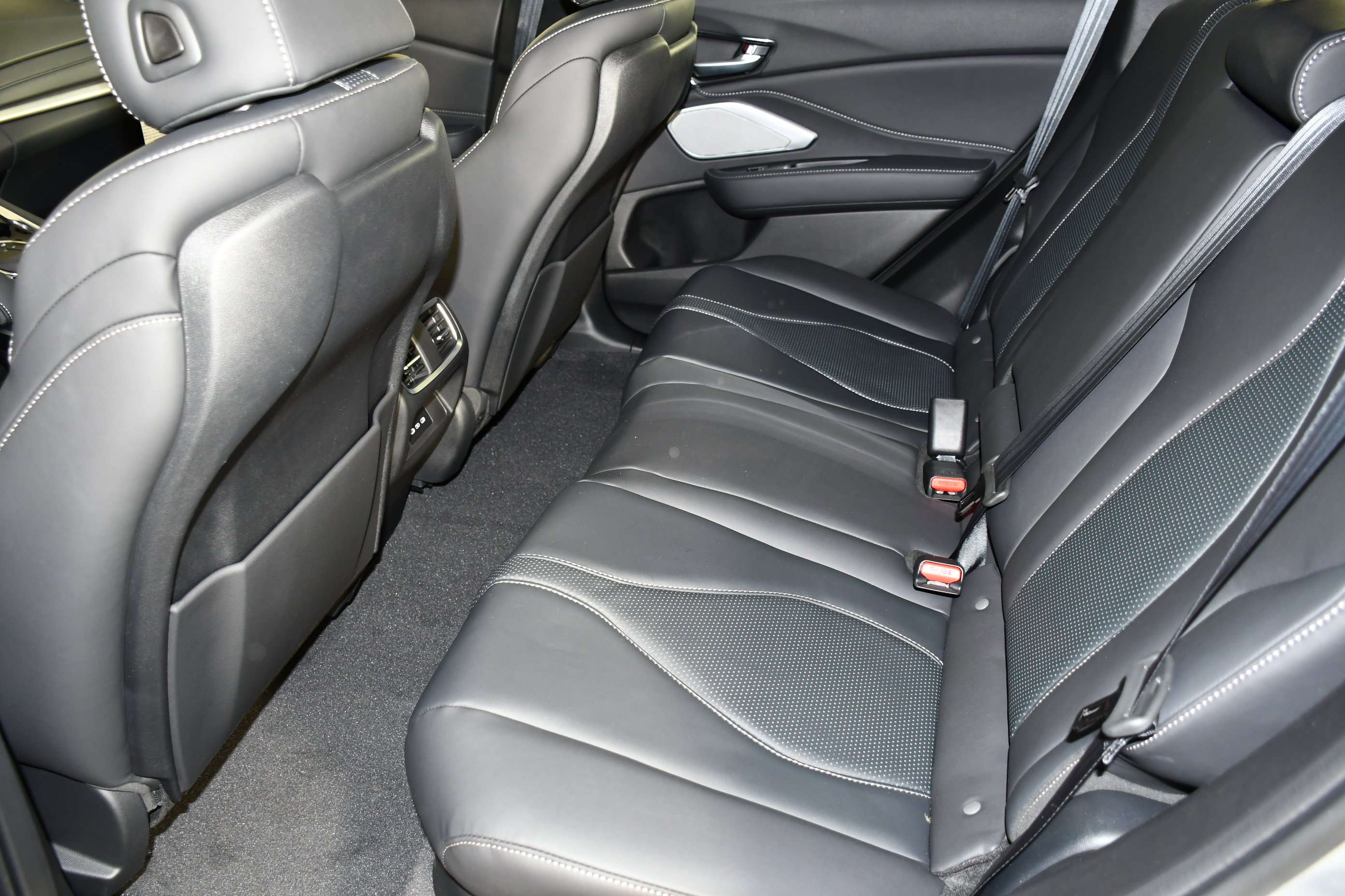New 2026 Solar Silver Metallic Acura w/Technology Package image 15