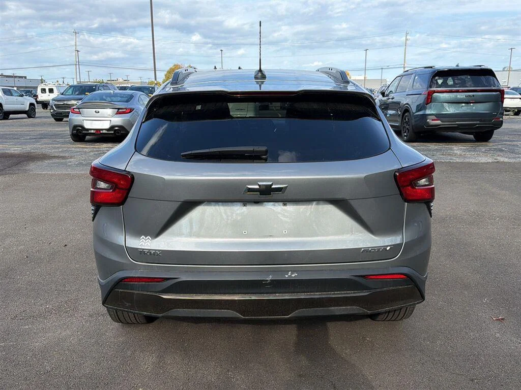 Used 2024 Sterling Gray Metallic Chevrolet ACTIV image 9