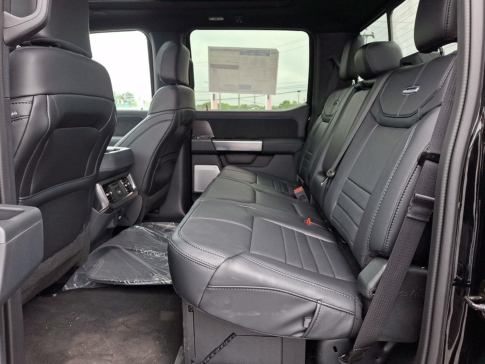2026 Ford F-350 Super Duty Platinum - Photo 8