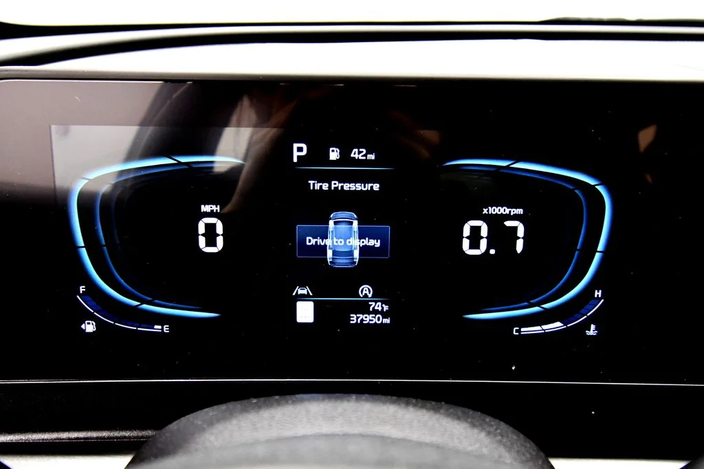 Certified Used 2025 White Kia X-Line image 22