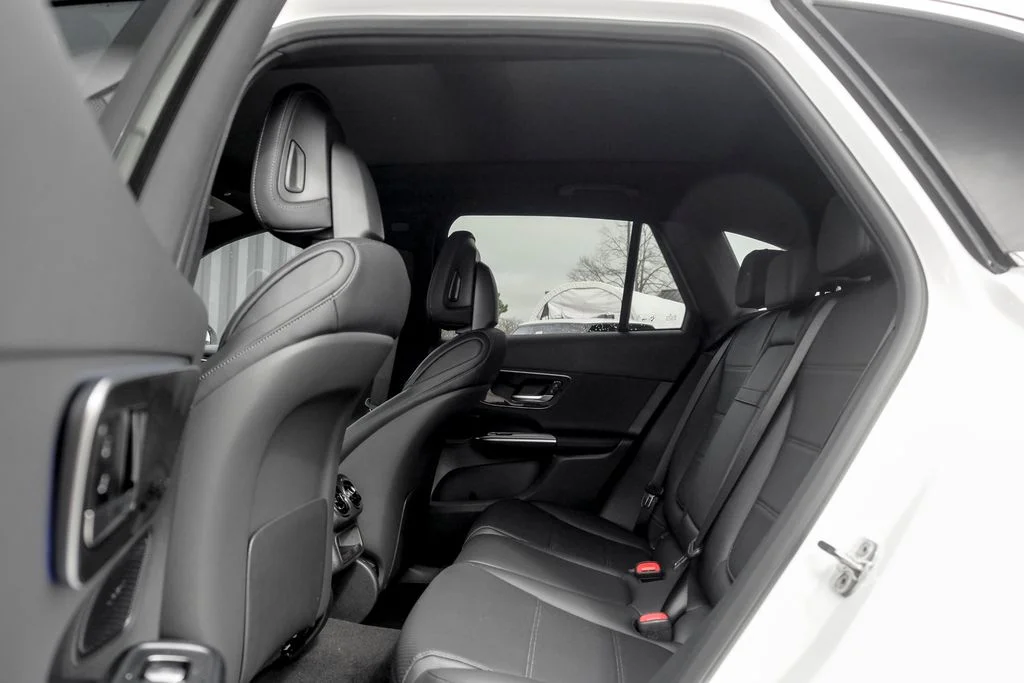 New 2026 Polar White Mercedes-Benz GLC 300 image 15