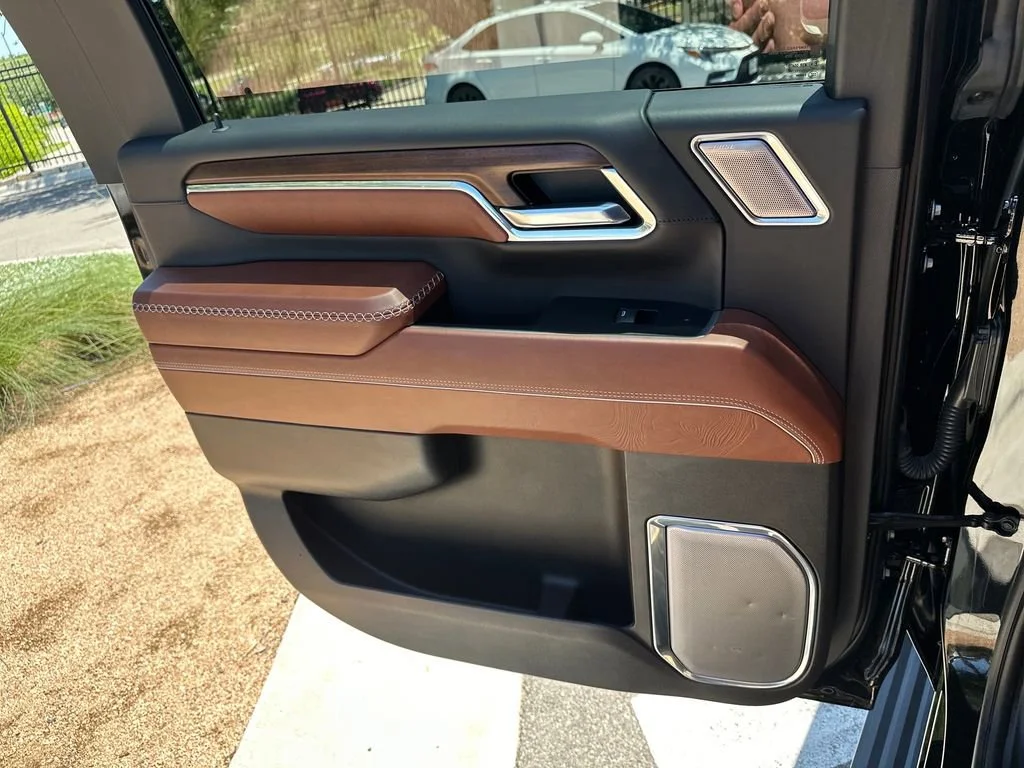 Used 2024 Onyx Black GMC Denali Ultimate image 31