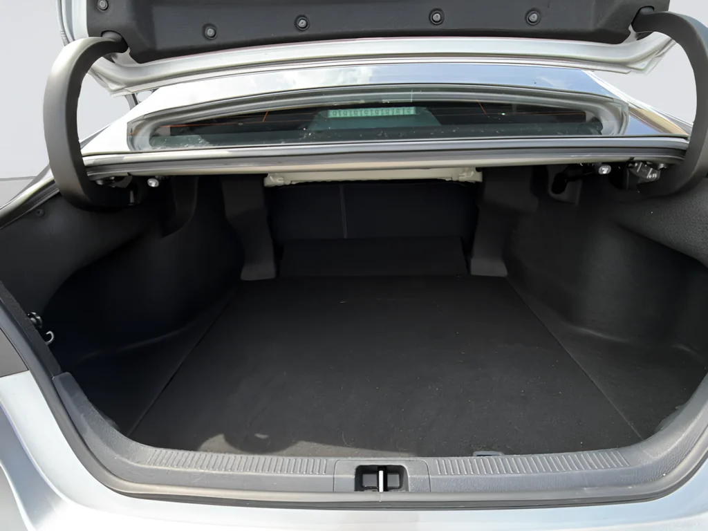 Used 2022 Silver Toyota XLE image 28