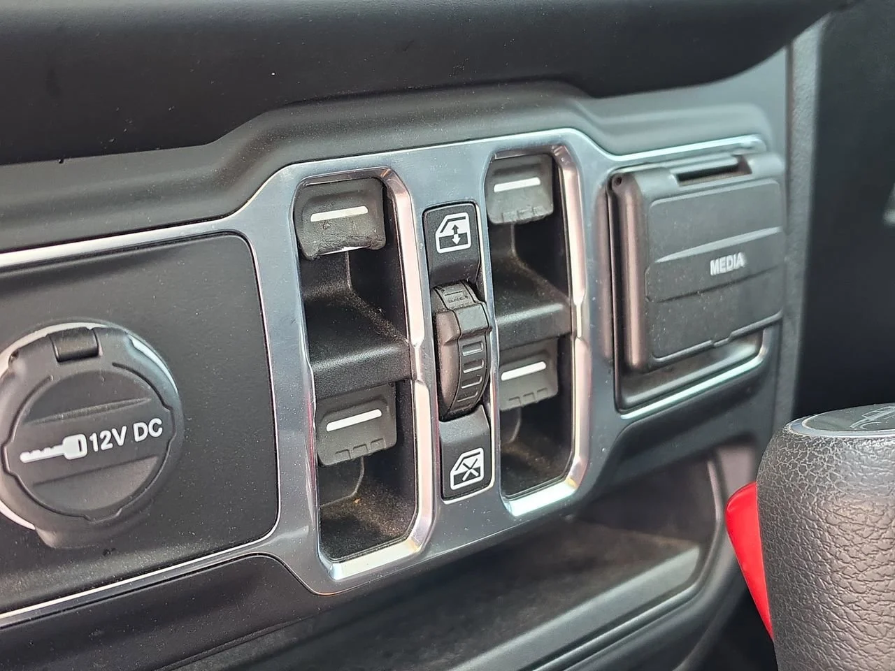 Used 2020 Bright White Clearcoat Jeep Altitude image 20