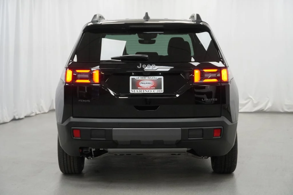 New 2026 Diamond Black Crystal Pearl-Coat Exterior Paint Jeep Limited image 10