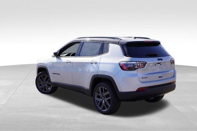 New 2026 Silver Zynith Metallic Clearcoat Jeep Limited image 5