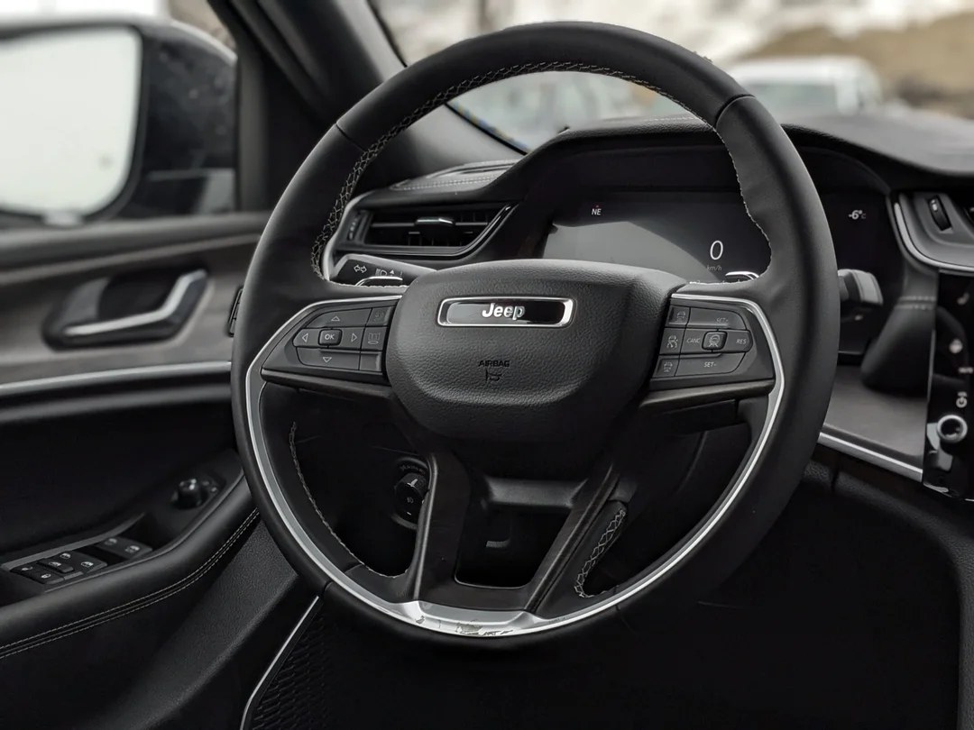 New 2026 Black Jeep Limited - - 4x4 - 20 Gloss Black Wheels - Luxury Tech II - Remote Start & More! image 18