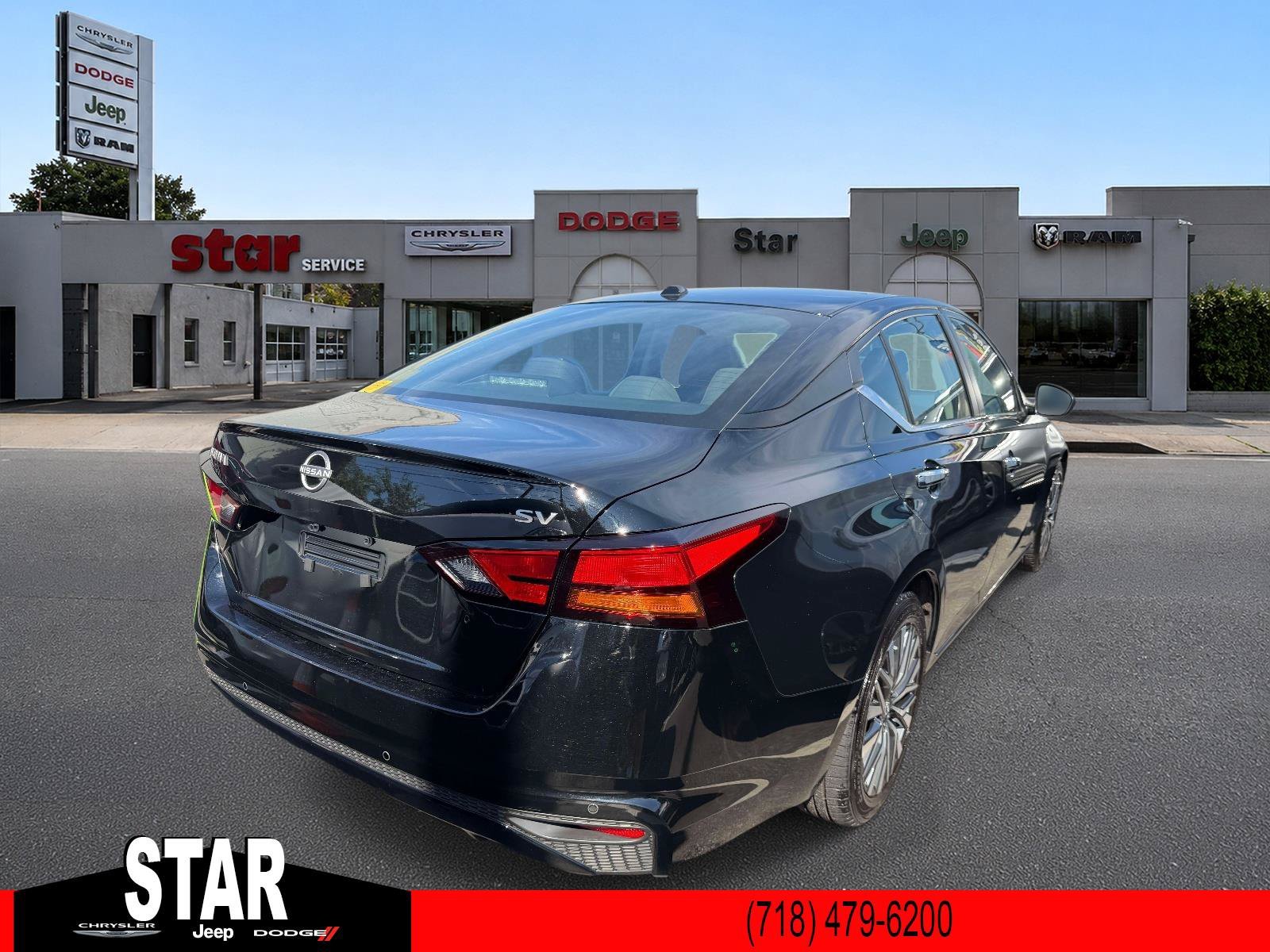 Used 2024 Super Black Nissan 2.5 SV image 5