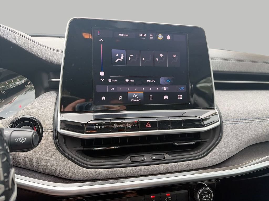 Used 2022 Black Jeep Latitude image 17