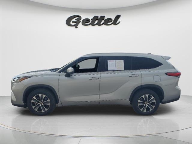 Certified Used 2020 CELESTIAL SILVER METALLIC Toyota  image 8