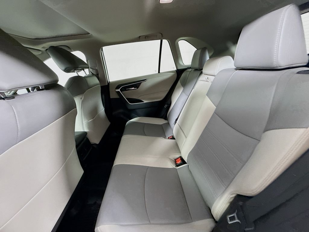 Used 2024 Wind Chill Pearl Toyota Hybrid XLE Premium image 23