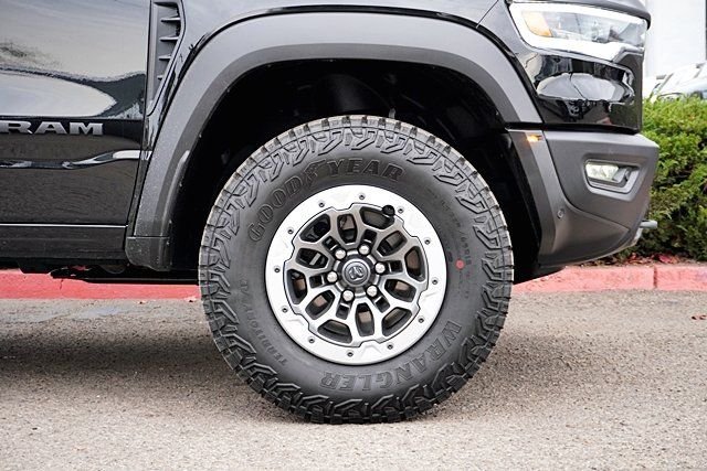 New 2026 Diamond Black Crystal Pearl-Coat Exterior Paint RAM RHO image 7