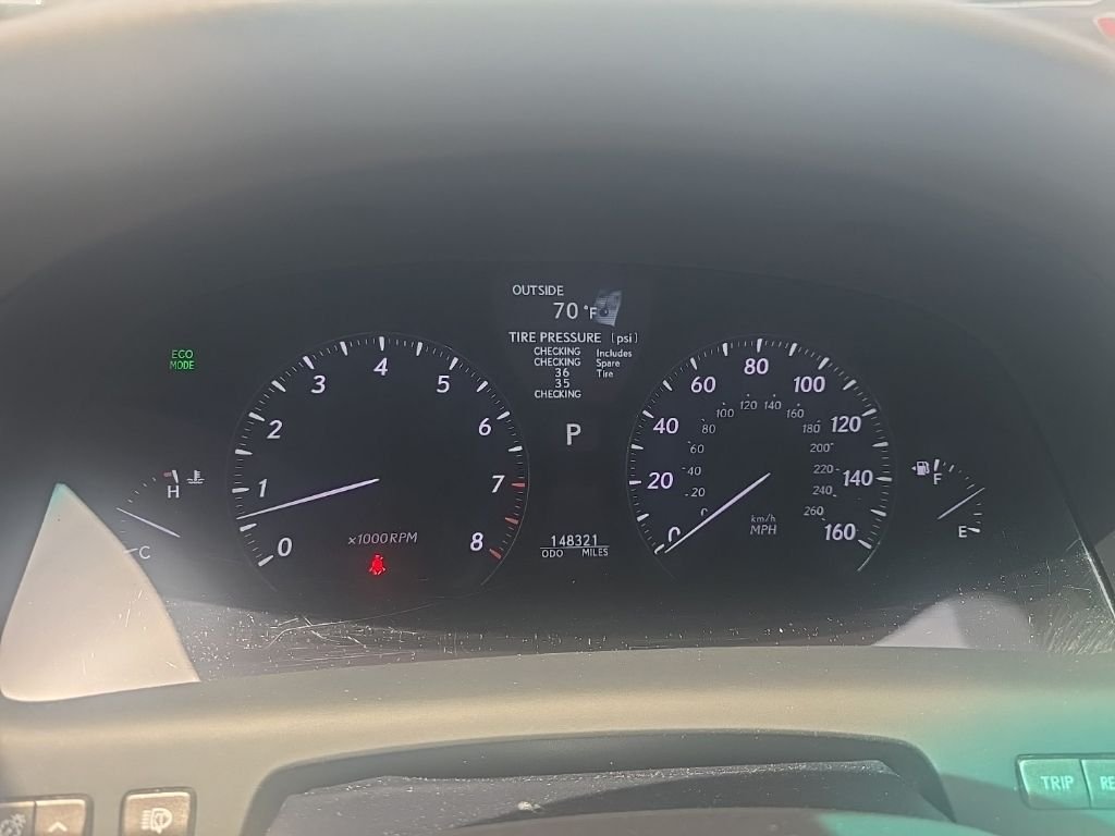 Used 2012 Red Lexus 460 image 16