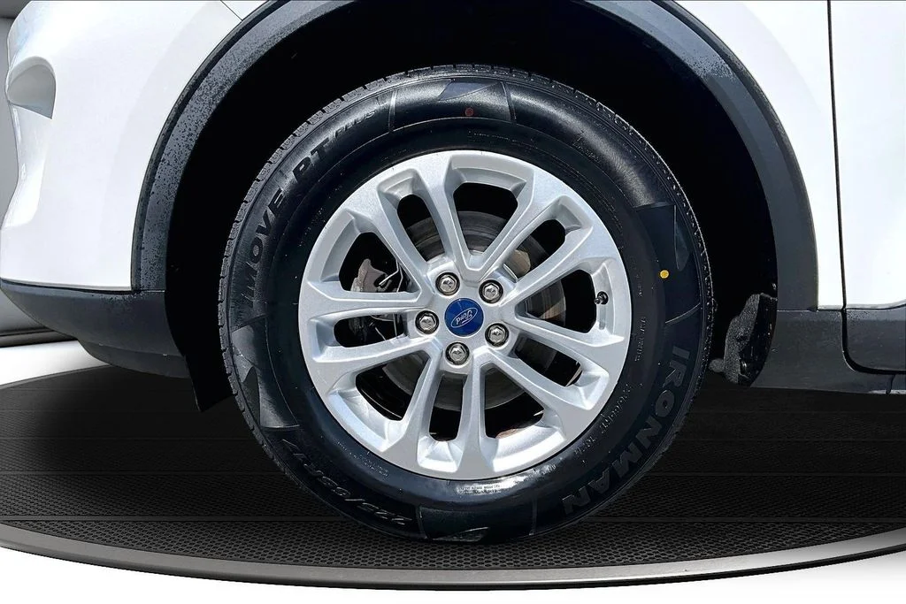 Certified Used 2022 White Ford SE image 34