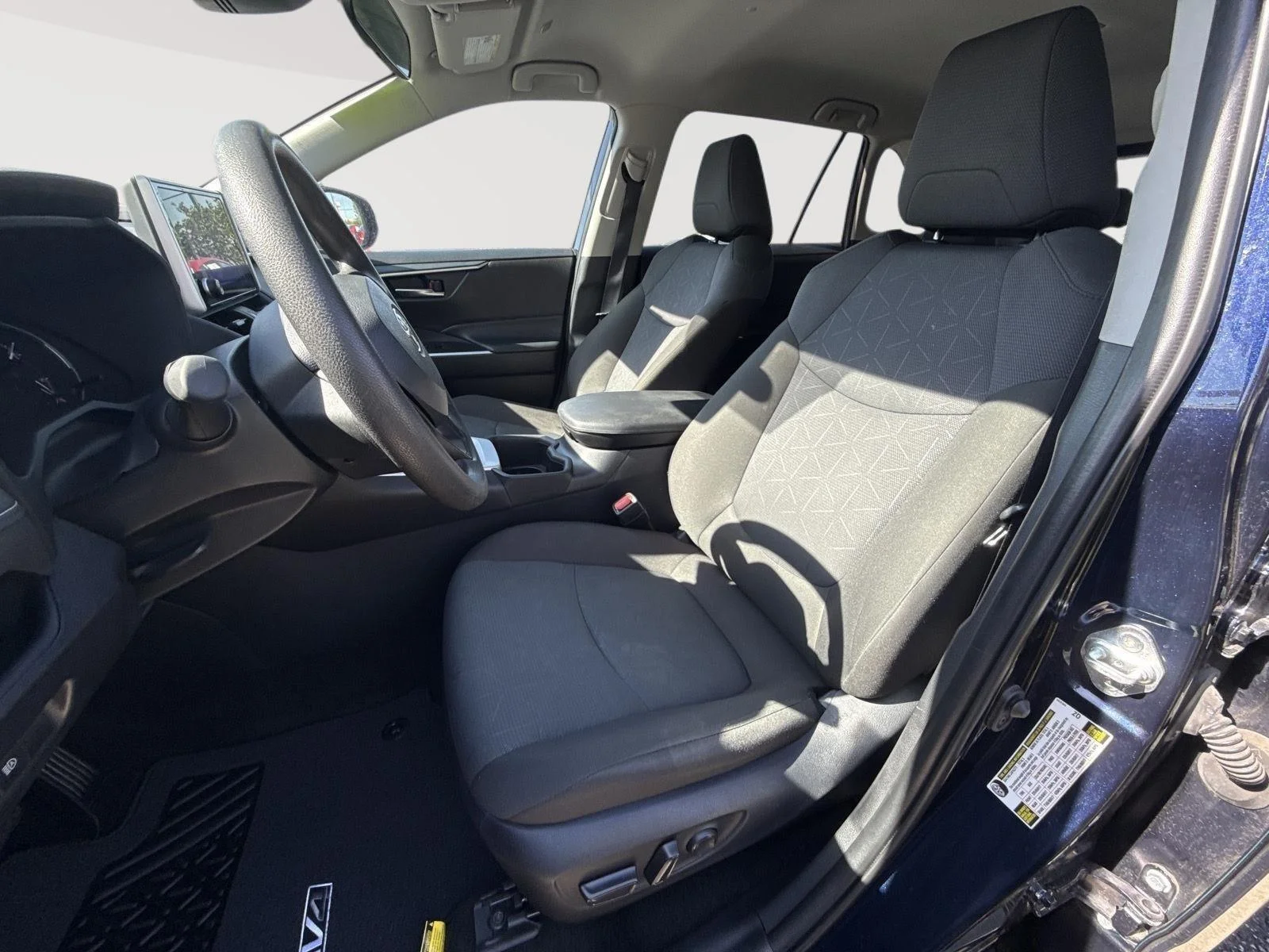 Used 2024 Toyota RAV4 XLE with VIN 2T3P1RFV3RW472818 for sale in Kansas City