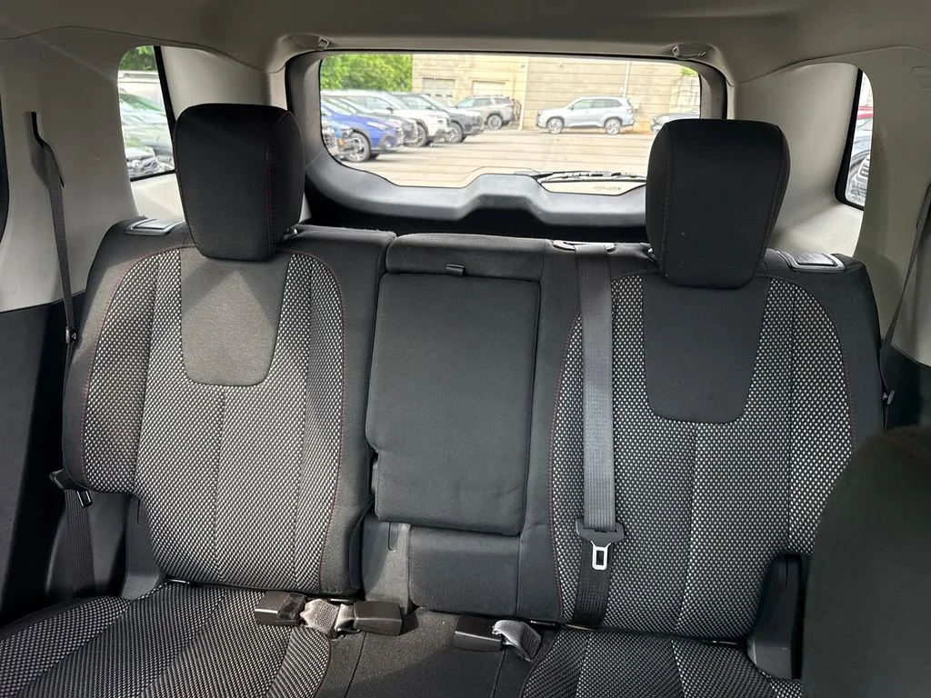 Used 2017 Silver GMC SLE-2 image 31