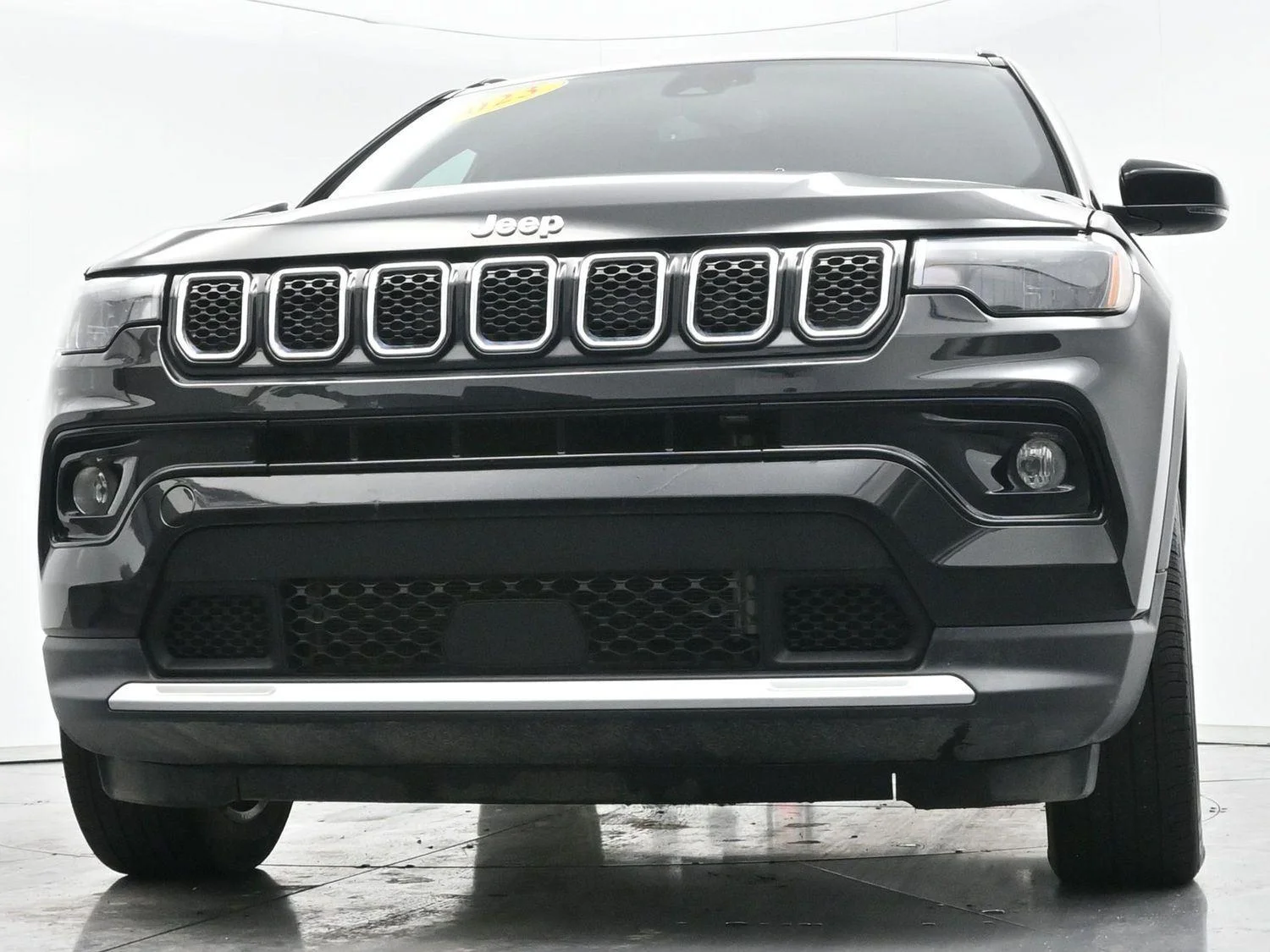 Used 2023 Diamond Black Crystal Pearlcoat Jeep Limited image 43