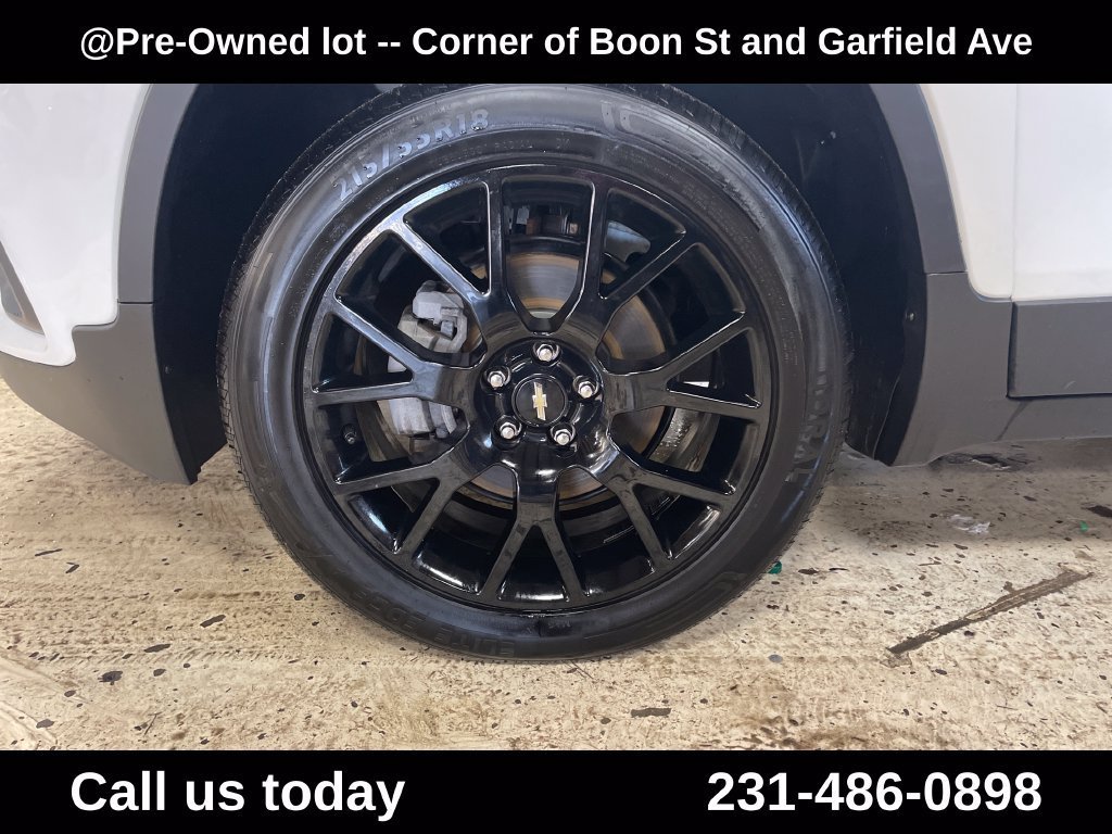 Used 2022 Summit White Chevrolet LT image 12