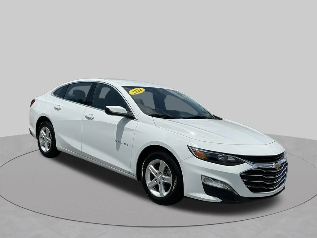 Used 2024 White Chevrolet LT image 13