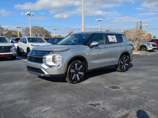 New 2026 Silver Mitsubishi SE image 2