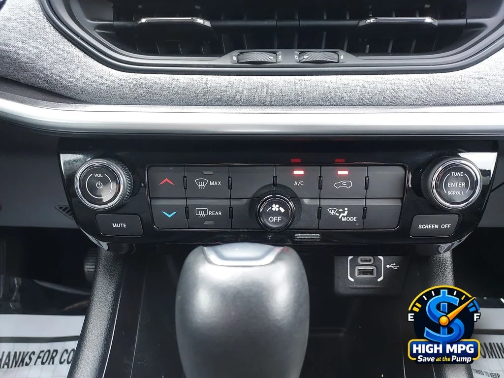 Used 2022 Gray Jeep Latitude Lux image 19