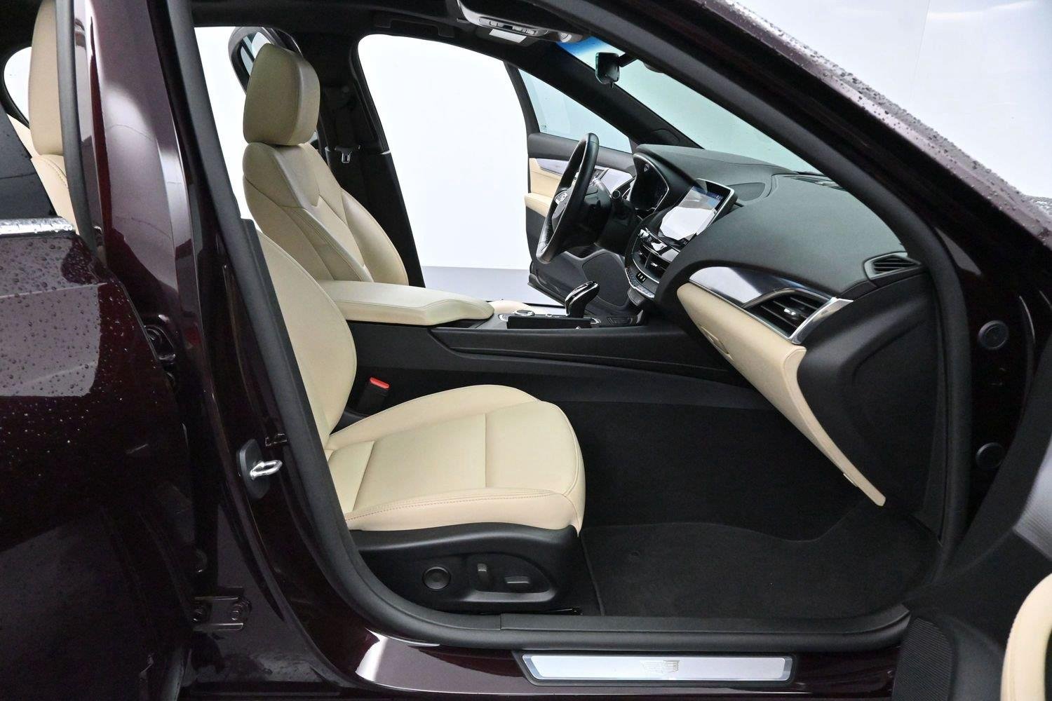 Used 2020 GARNET METALLIC Cadillac Luxury image 34