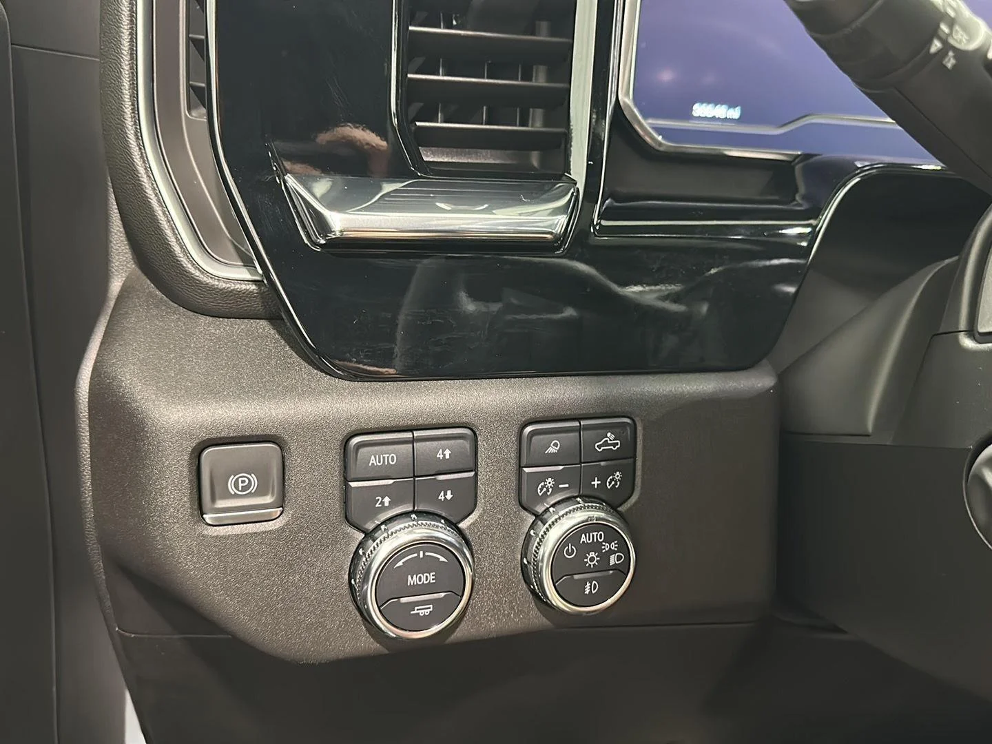 Used 2024 Summit White GMC SLT image 17