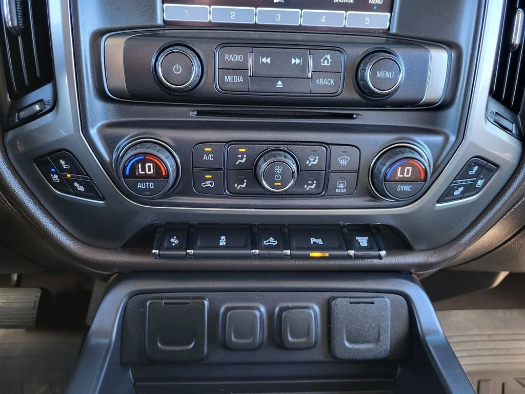 Used 2019 IRIDESCENT PEARL TRICOAT Chevrolet LTZ image 15