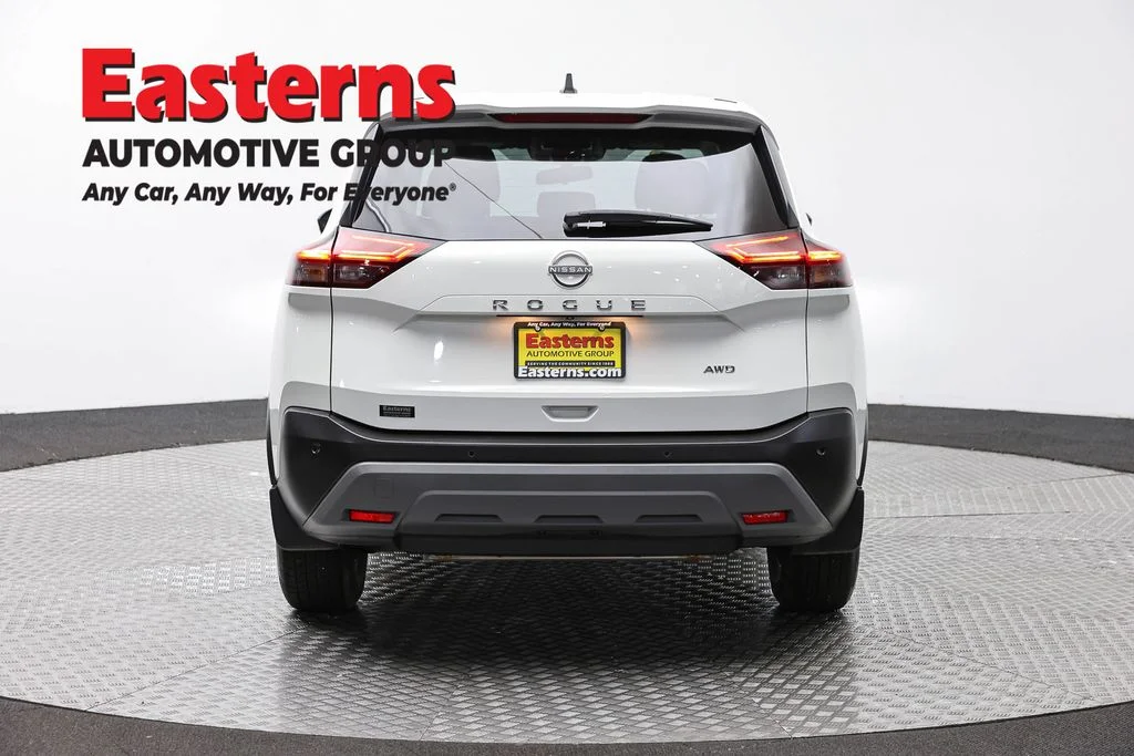 Used 2023 White Nissan S image 6