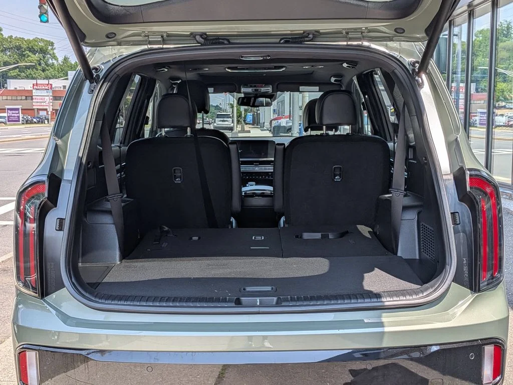 Used 2024 Green Kia EX X-Line image 8
